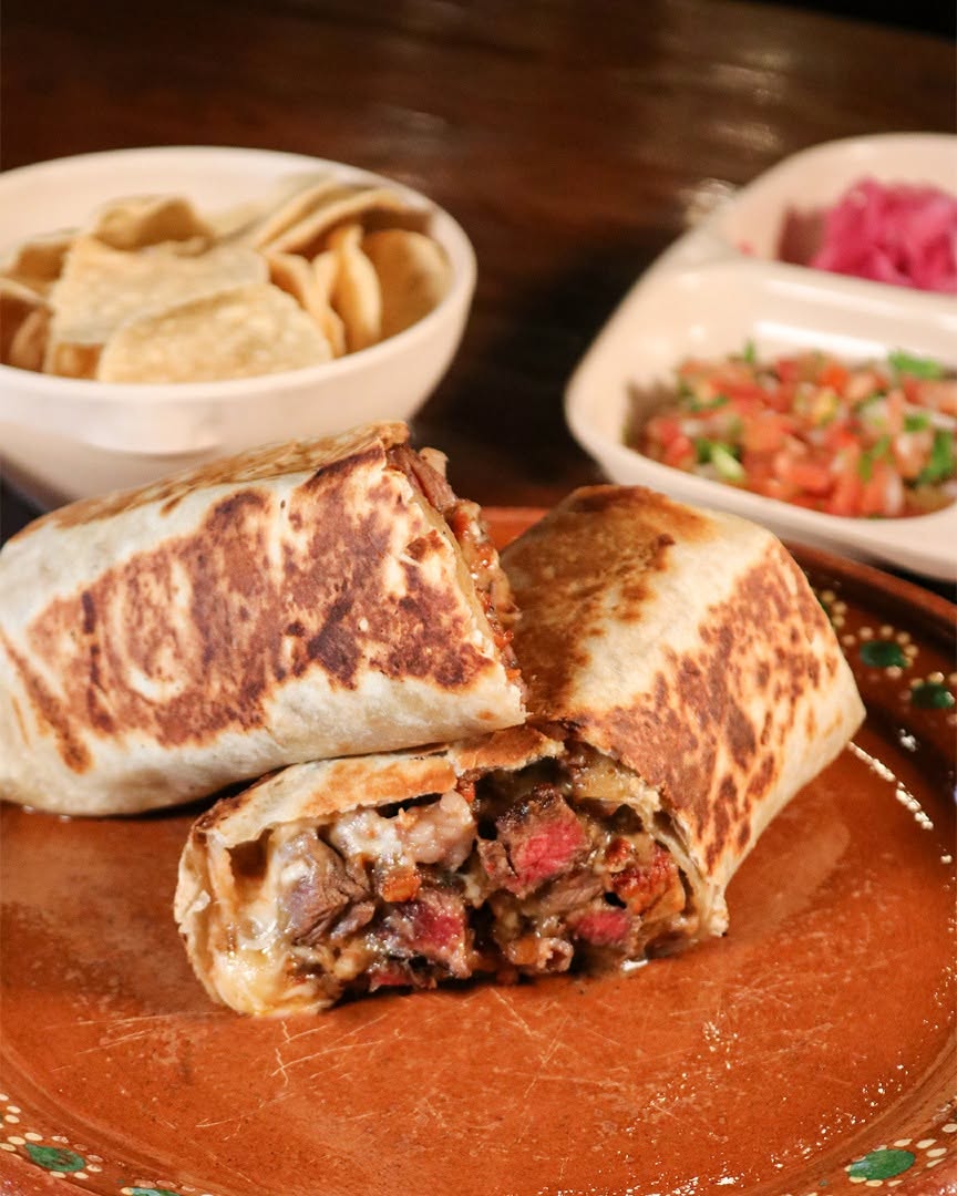 Burro de carne asada con queso