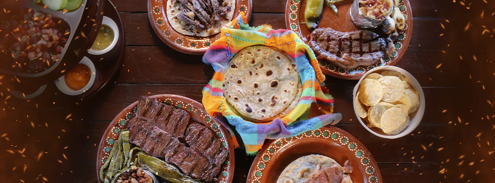 Mesa con cortes, tortillas y especialidades de El Cazador Asadero